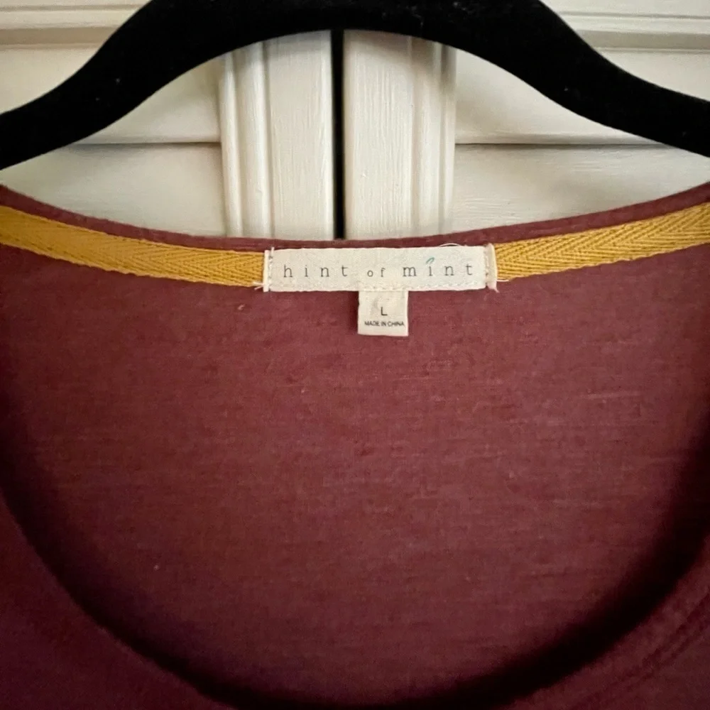 WOMENS LONG SLEEVE TOP WITH CUTOUTS AT SHOULDERS. SIZE L. - Picture 3 of 7